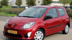 Rood Gebruikt 2011 Renault Twingo Authentique Hatchback | € 3.999 (Eerlijke prijs)