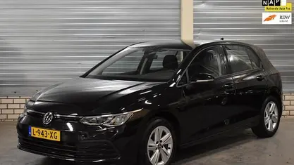 Occasion 2021 VW Golf VIII Life Hatchback | € 15.950 (Eerlijke prijs)