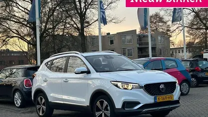 Wit Occasion 2020 MG ZS Luxury SUV | € 12.845 (Eerlijke prijs)