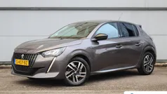 Grijs Gebruikt 2023 Peugeot 208 Allure Hatchback | € 19.895 (Eerlijke prijs)