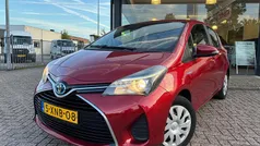 Rood Gebruikt 2014 Toyota Yaris Hybrid Hatchback | € 11.495 (Eerlijke prijs)