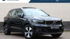 Zwart, metallic lak Gebruikt 2023 Volvo XC40 Plus SUV | € 41.950 (Eerlijke prijs)