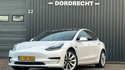 Gebruikt 2020 Tesla Model 3 Standard Range Sedan | € 20.985 (Eerlijke prijs)