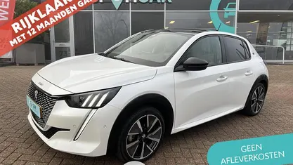 Wit Gebruikt 2021 Peugeot e-208 GT Hatchback | € 18.350 (Eerlijke prijs)