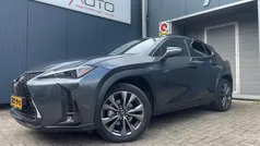 Grijs, metallic lak Gebruikt 2024 Lexus UX 250h Sport Design Packet SUV | € 42.400 (Eerlijke prijs)