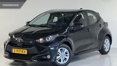 Zwart Gebruikt 2024 Toyota Yaris Hybrid Active Hatchback | € 23.499 (Eerlijke prijs)