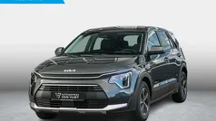 Interstellar grey Nieuw 2025 Kia Niro Comfort SUV | € 33.690 (Eerlijke prijs)
