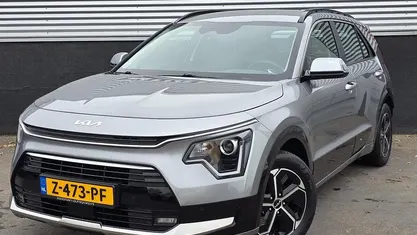 Steel grey Occasion 2024 Kia Niro SUV | € 29.900 (Goede deal)