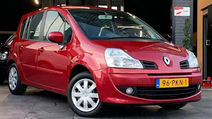 Rood Gebruikt 2011 Renault Grand Modus Dynamique MPV | € 4.444 (Eerlijke prijs)