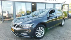 Grijs Gebruikt 2023 VW Passat Business Stationwagen | € 26.950 (Eerlijke prijs)