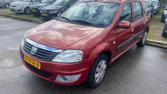 Rood Gebruikt 2009 Dacia Logan MCV Lauréate MPV | € 1.750 (Eerlijke prijs)