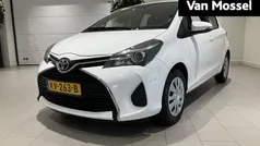 Wit Gebruikt 2016 Toyota Yaris Business Edition Hatchback | € 11.900 (Eerlijke prijs)