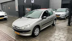 Grijs, metallic lak Gebruikt 2005 Peugeot 206 Hatchback | € 999 (Goede deal)