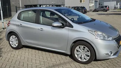 Occasion 2013 Peugeot 208 Hatchback | € 3.750 (Eerlijke prijs)