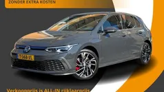 Grijs, metallic lak Gebruikt 2021 VW Golf VIII Sportline Hatchback | € 25.650 (Eerlijke prijs)