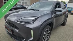 Grijs, metallic lak Gebruikt 2021 Toyota Yaris Cross SUV | € 25.395 (Goede deal)