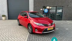 Rood Gebruikt 2014 Toyota Auris Hatchback | € 11.950 (Eerlijke prijs)