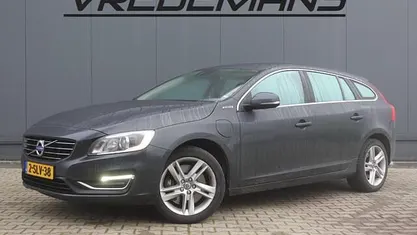Grijs (metallic) Gebruikt 2013 Volvo V60 Summum Stationwagen | € 7.450 (Goede deal)