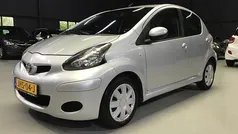 Grijs Gebruikt 2011 Toyota Aygo Hatchback | € 3.899 (Eerlijke prijs)