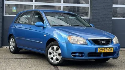 Blauw Gebruikt 2007 Kia Cerato Hatchback | € 3.499 (Eerlijke prijs)