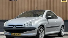 Grijs, metallic lak Gebruikt 2001 Peugeot 206 CC Cabriolet | € 895 (Eerlijke prijs)