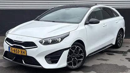 Deluxe white m Occasion 2023 Kia ProCeed GT-Line Hatchback | € 23.900 (Eerlijke prijs)