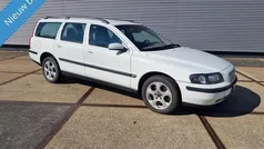 Wit, metallic lak Gebruikt 2004 Volvo V70 Comfort Stationwagen | € 6.950 (Eerlijke prijs)