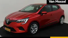 Rood Gebruikt 2021 Renault Clio V Hatchback | € 14.935 (Eerlijke prijs)