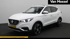 Wit Gebruikt 2021 MG ZS Luxury Sedan | € 15.900 (Eerlijke prijs)