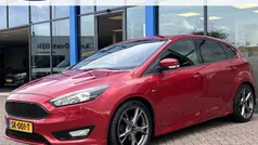 Rood Gebruikt 2018 Ford Focus ST-Line Hatchback | € 10.900 (Eerlijke prijs)