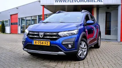 Occasion Dacia Sandero Essentiel 101 PK (74 kW) 2021 Blauw (metallic) Hatchback