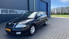 Zwart Gebruikt 2005 Skoda Octavia Ambiente Hatchback | € 1.945 (Super prijs)