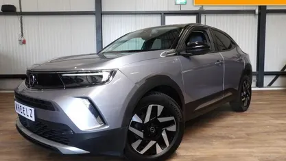 Grijs Occasion 2021 Opel Mokka Elegance SUV | € 15.790 (Eerlijke prijs)