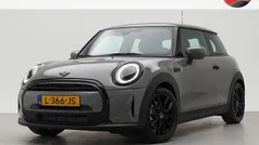 Gebruikt 2021 Mini Cooper Essential Hatchback | € 17.900 (Eerlijke prijs)