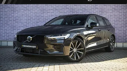 Grijs Occasion 2025 Volvo V60 Plus Stationwagen | € 42.899 (Goede deal)