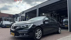 Zwart Gebruikt 2016 Renault Mégane III Zen Hatchback | € 8.895 (Goede deal)
