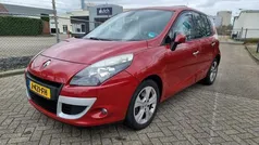 Rood Gebruikt 2010 Renault Scénic III Dynamique MPV | € 4.750 (Goede deal)