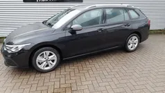 Zwart Gebruikt 2021 VW Golf VIII Life Stationwagen | € 21.445 (Eerlijke prijs)