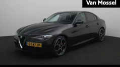 Zwart Gebruikt 2017 Alfa Romeo Giulia Super Sedan | € 24.900 (Eerlijke prijs)