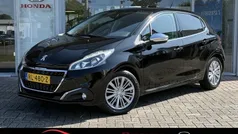 Zwart Gebruikt 2018 Peugeot 208 Allure Hatchback | € 8.850 (Eerlijke prijs)