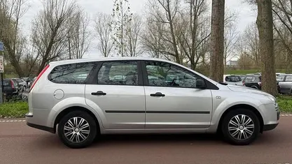 Grijs Gebruikt 2006 Ford Focus Stationwagen | € 1.199 (Eerlijke prijs)