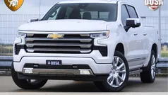 Wit (metallic) Gebruikt 2024 Chevrolet Silverado Sedan | € 69.950 (Eerlijke prijs)