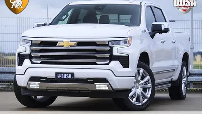 Wit (metallic) Gebruikt 2024 Chevrolet Silverado Sedan | € 69.950 (Eerlijke prijs)