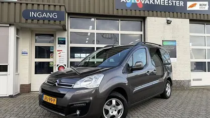 Grijs (metallic) Gebruikt 2018 Citroën Berlingo XTR MPV | € 9.995 (Super prijs)