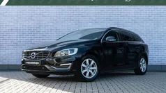 Zwart Gebruikt 2015 Volvo V60 Momentum Stationwagen | € 16.899 (Eerlijke prijs)