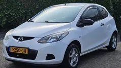 Wit Gebruikt 2009 Mazda 2 Hatchback | € 2.950 (Eerlijke prijs)