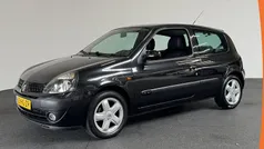 Zwart Gebruikt 2001 Renault Clio II Hatchback | € 1.990 (Eerlijke prijs)