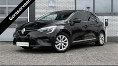 Zwart metallic Gebruikt 2020 Renault Clio V Intens Hatchback | € 11.900 (Eerlijke prijs)