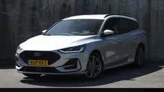 Grijs, metallic lak Gebruikt 2023 Ford Focus ST-Line Stationwagen | € 26.495 (Eerlijke prijs)