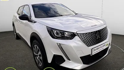 Wit Gebruikt 2023 Peugeot e-2008 Active SUV | € 21.595 (Goede deal)